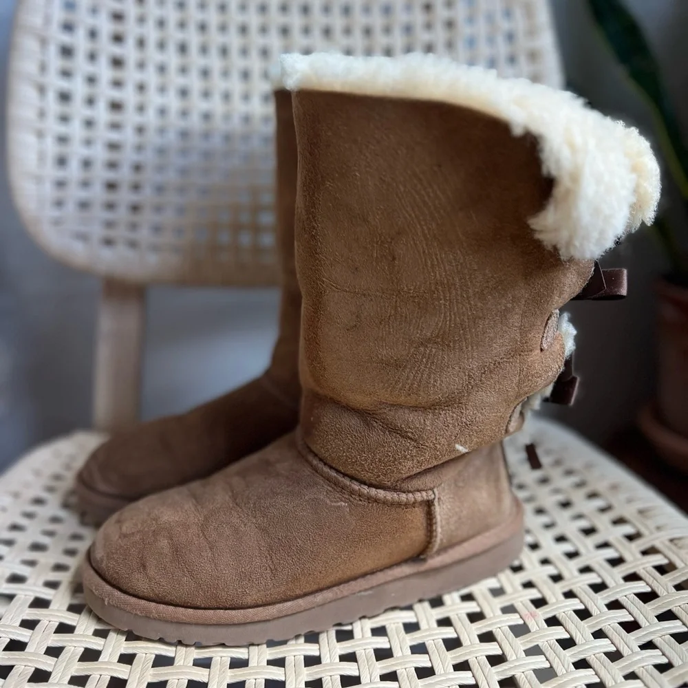 UGG Australia Bailey Bow Tall Boots Women’s 4 / Youth 3 Brown Sheepskin Winter